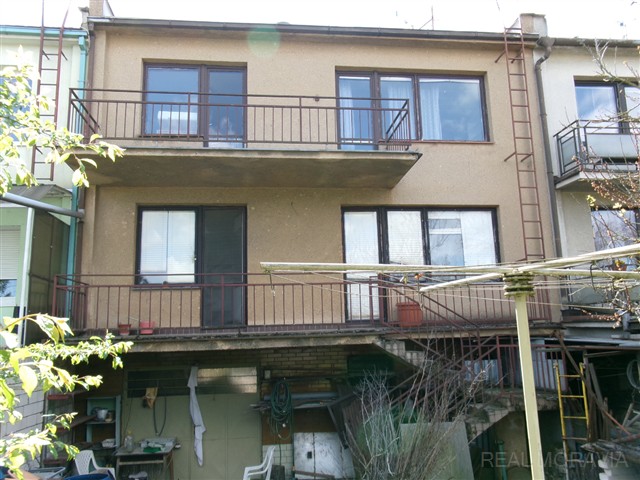 zadní část domu [13/46]