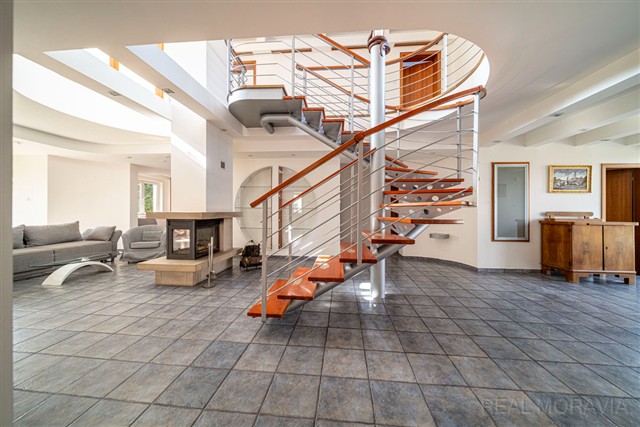 centrální část domu [36/89]