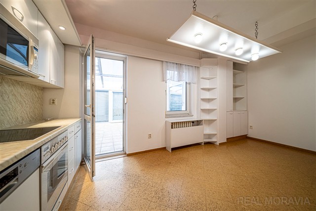 kuchyně s jídelnou [18/35]